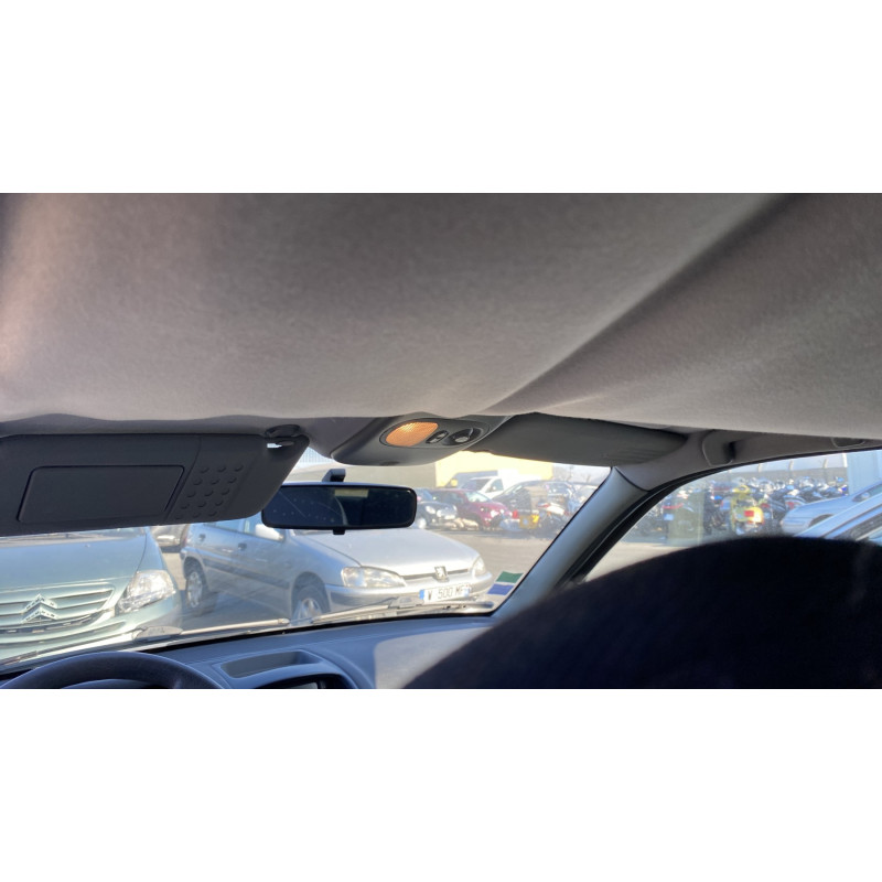 Vitre avant gauche RENAULT CLIO 2 Photo n°19