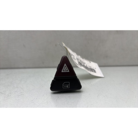 Bouton de warning MERCEDES CLASSE A 168 Photo n°1