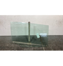 Vitre arriere droit PEUGEOT 5008 1 Photo n°1