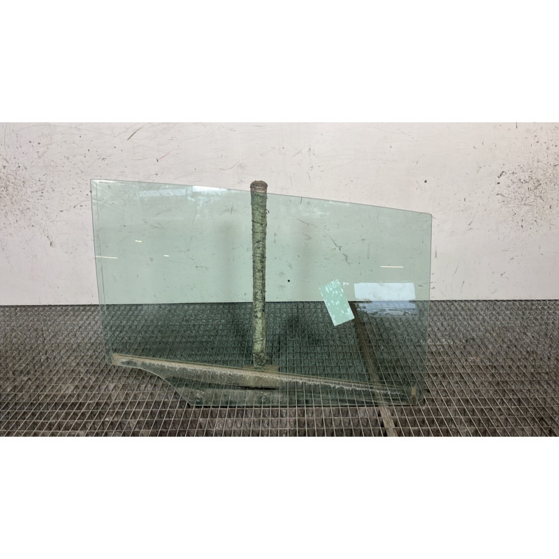 Vitre arriere droit PEUGEOT 5008 1 Photo n°1