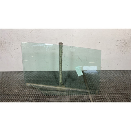 Vitre arriere droit PEUGEOT 5008 1 Photo n°1