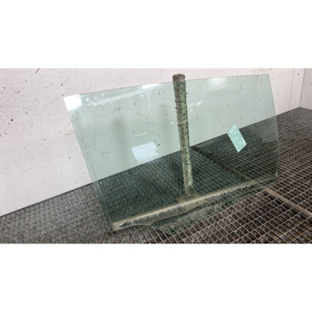 Vitre arriere droit PEUGEOT 5008 1