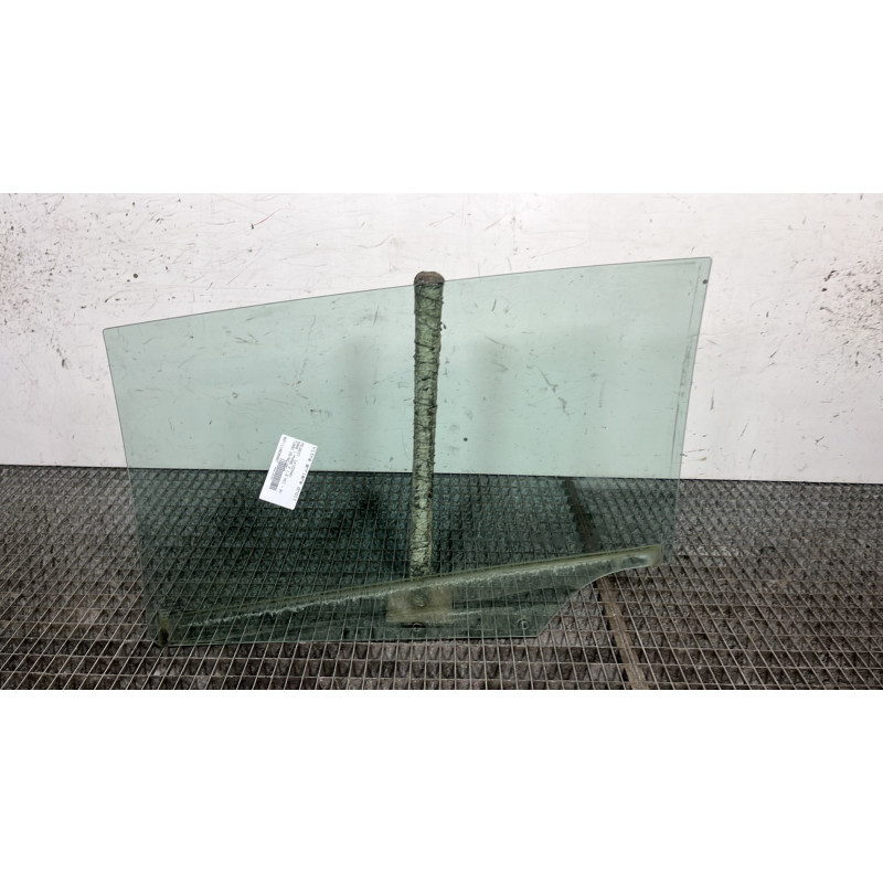 Vitre arriere droit PEUGEOT 5008 1 Photo n°4