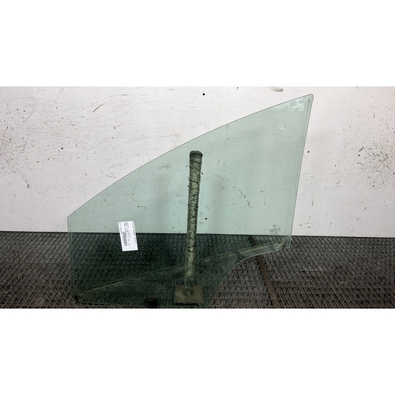 Vitre avant droit PEUGEOT 5008 1 Photo n°4