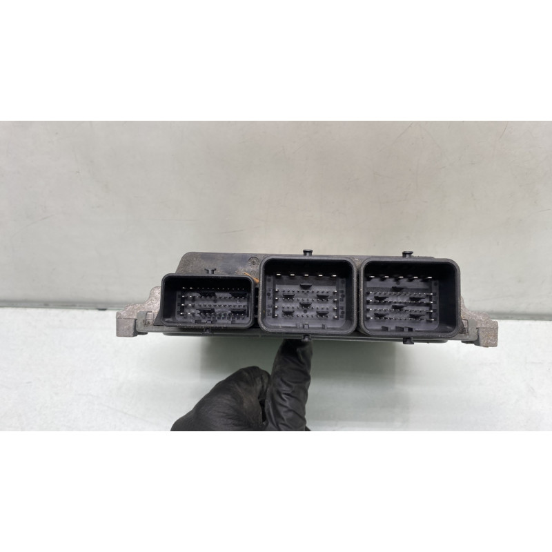 Calculateur moteur PEUGEOT 5008 1 Photo n°3