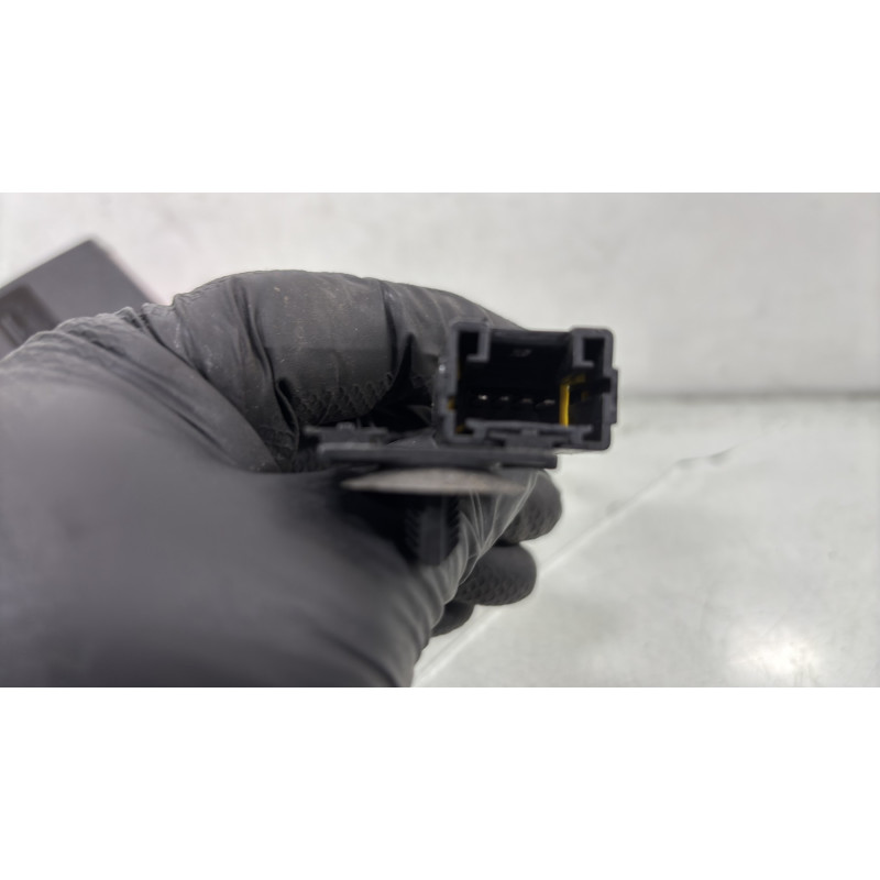 Attache ceinture arriere droit PEUGEOT 207 Photo n°4