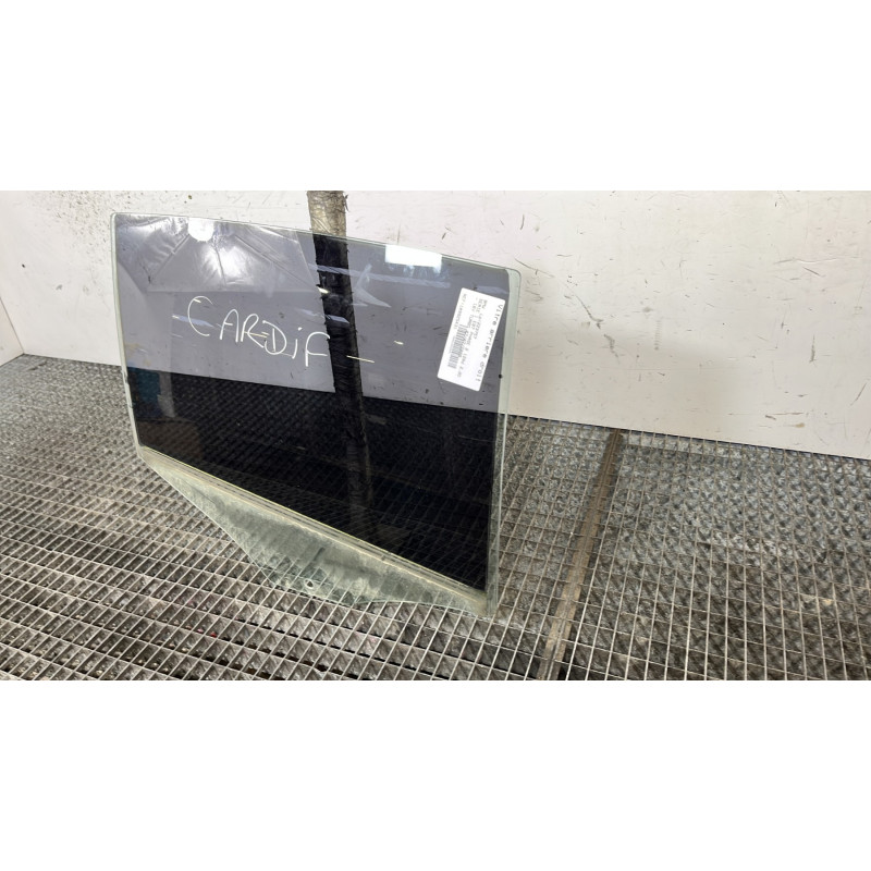 Vitre arriere droit BMW SERIE 1 E87 Photo n°2