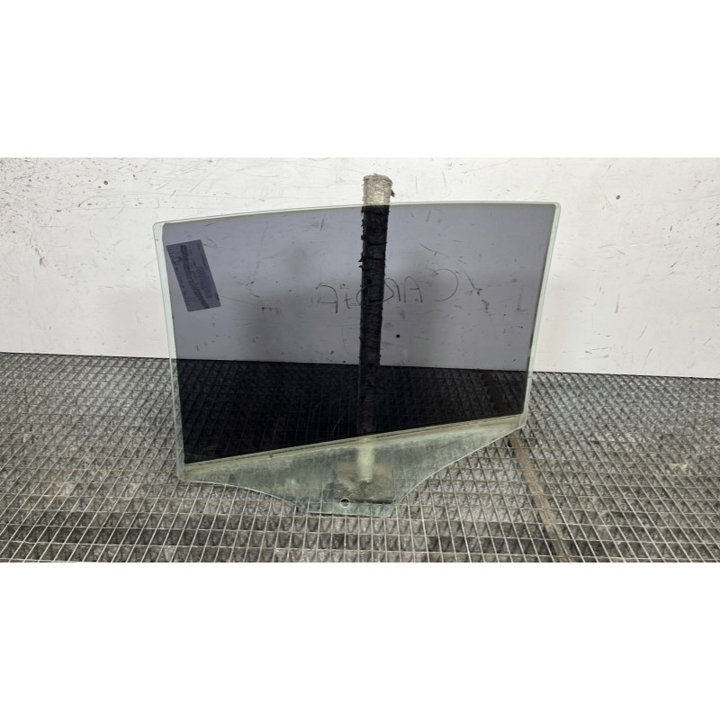 Vitre arriere droit BMW SERIE 1 E87 Photo n°4