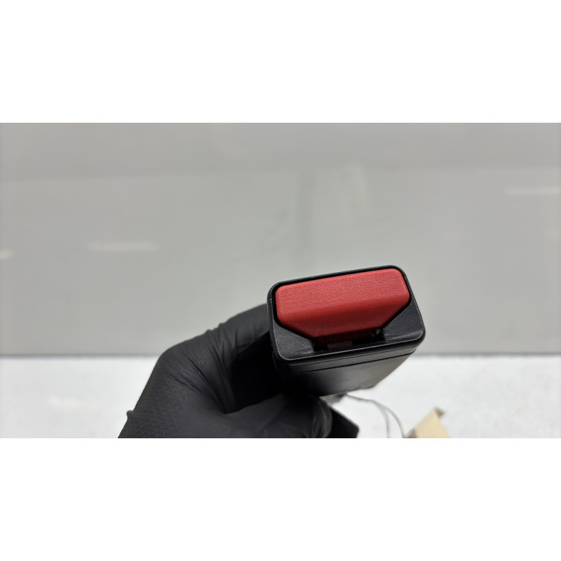 Attache ceinture avant gauche RENAULT CLIO 4 Photo n°4