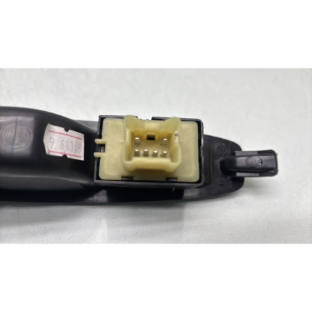 Interrupteur de leve vitre arriere droit RENAULT CLIO 4