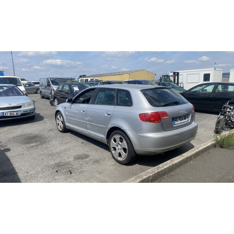 Verin de coffre AUDI A3 2 Photo n°7