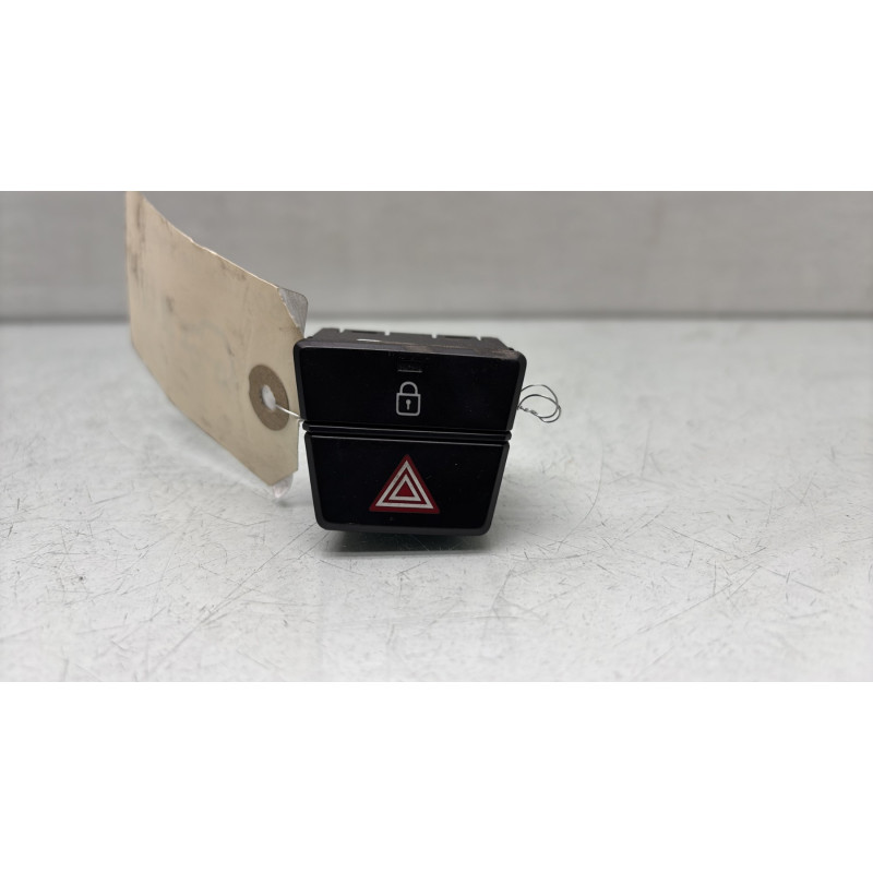 Bouton de warning HYUNDAI I 20 2 Photo n°1