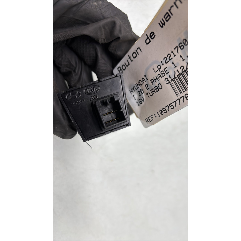 Bouton de warning HYUNDAI I 20 2 Photo n°3