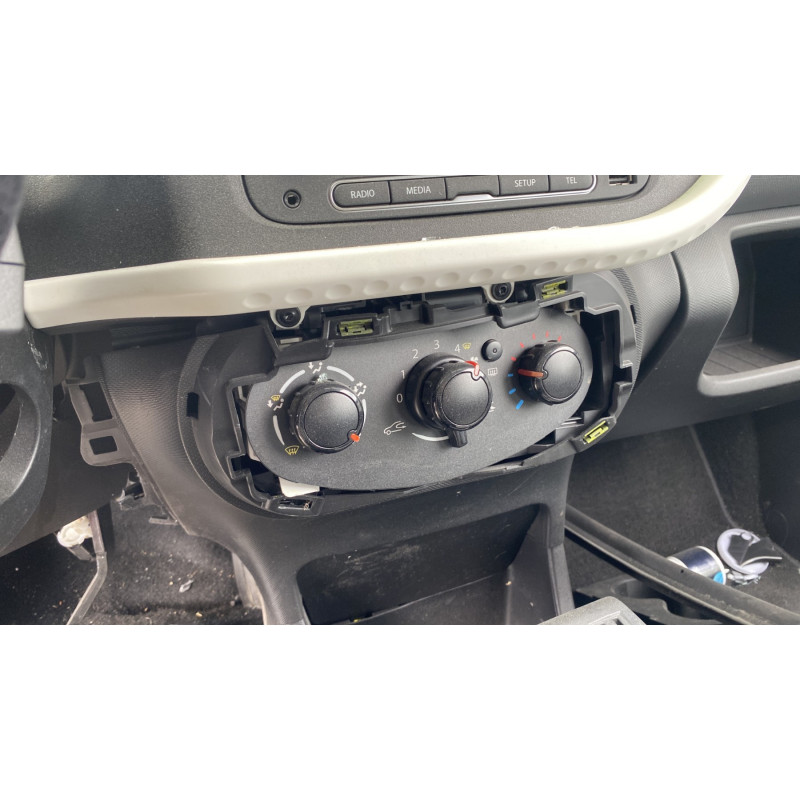 Poignee porte avant gauche RENAULT TWINGO 3 Photo n°20