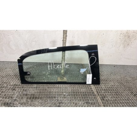 Vitre arriere droit RENAULT TWINGO 3 Photo n°1