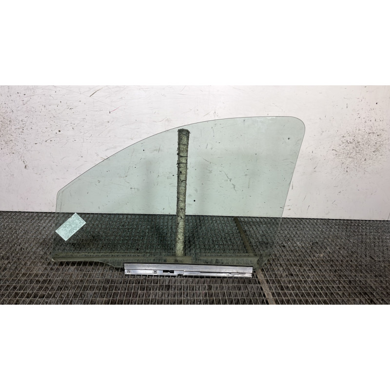 Vitre avant droit OPEL COMBO C Photo n°4