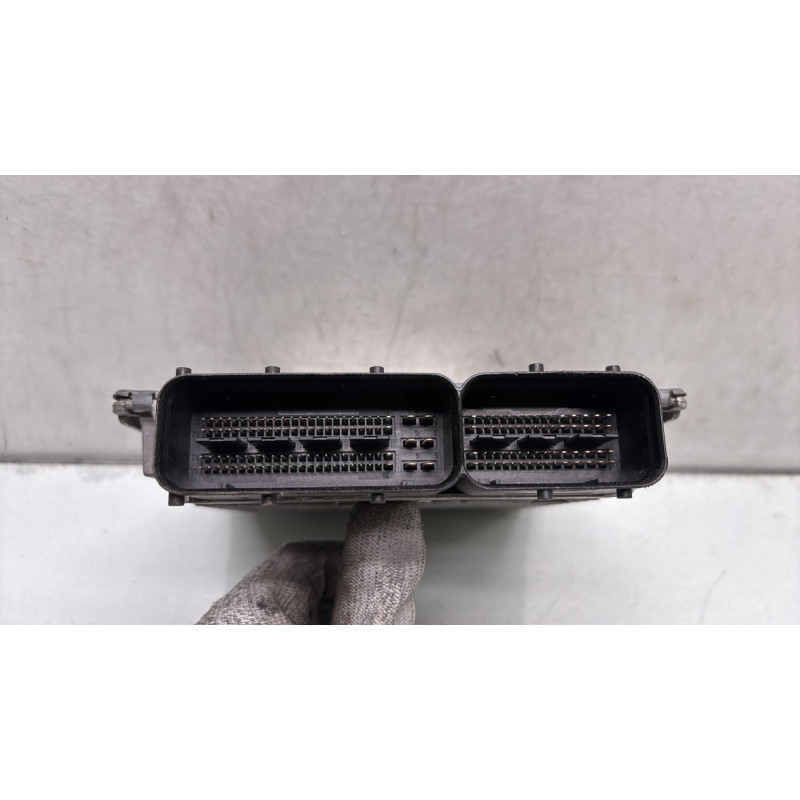 Calculateur moteur VOLKSWAGEN TOURAN 2 Photo n°4