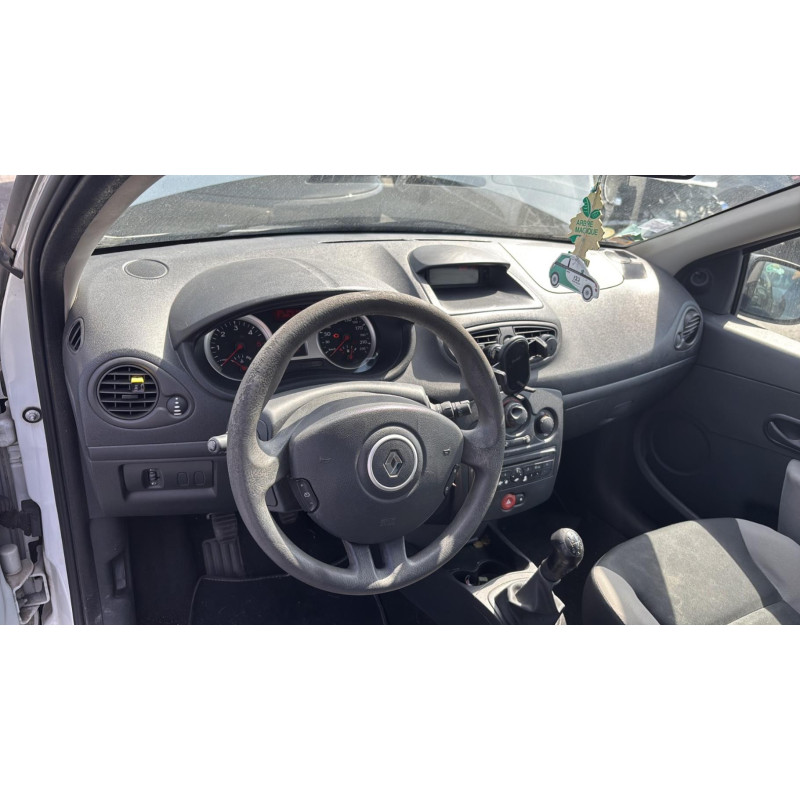 Boitier filtre a air RENAULT CLIO 3 Photo n°8