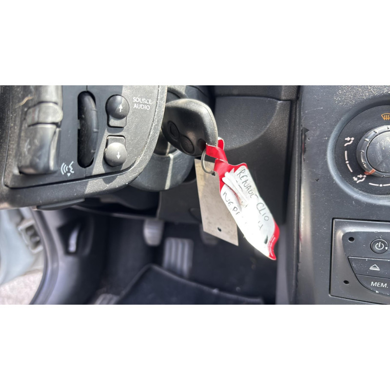 Boitier filtre a air RENAULT CLIO 3 Photo n°11