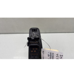 Interrupteur de leve vitre arriere droit NISSAN QASHQAI 1