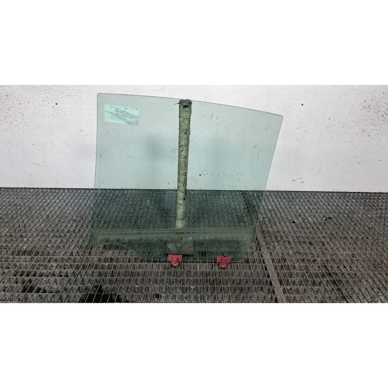 Vitre arriere droit NISSAN ALMERA 2 Photo n°4