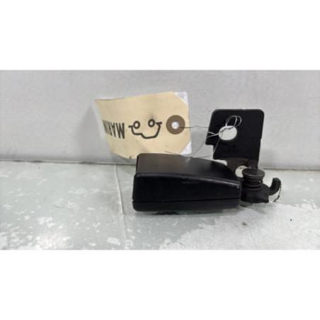 Attache ceinture arriere gauche OPEL CORSA D
