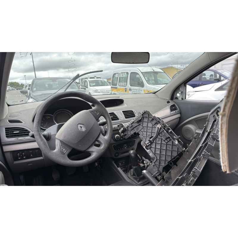 Pare choc arriere RENAULT MEGANE 3 Photo n°18