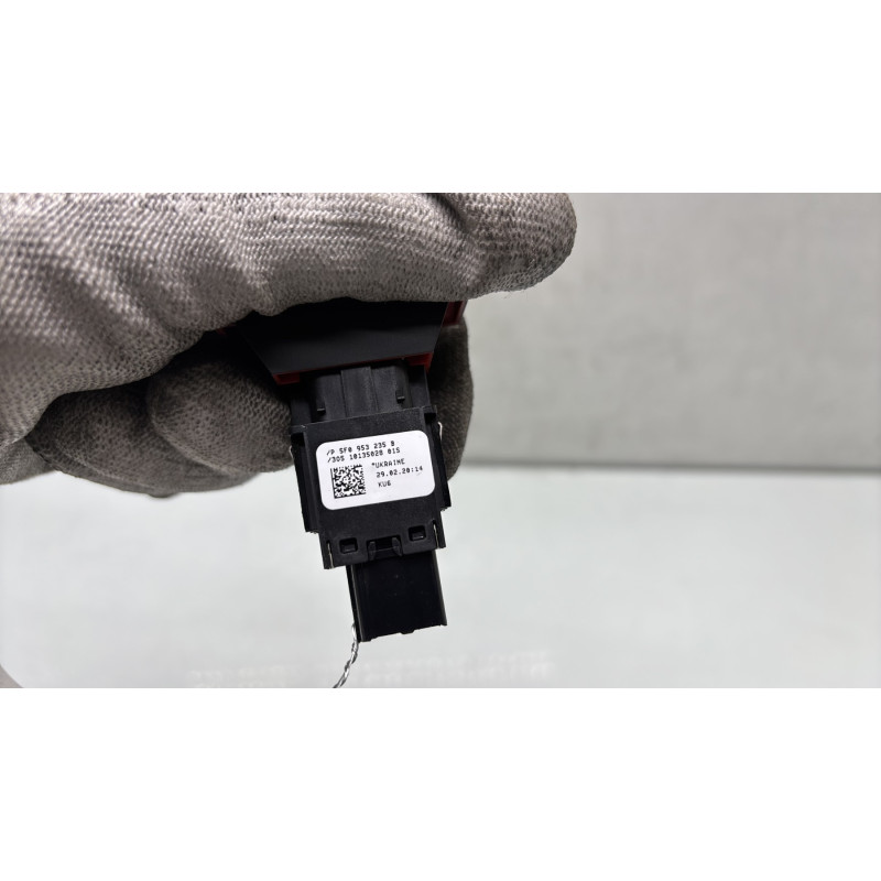 Bouton de warning SEAT ATECA Photo n°4