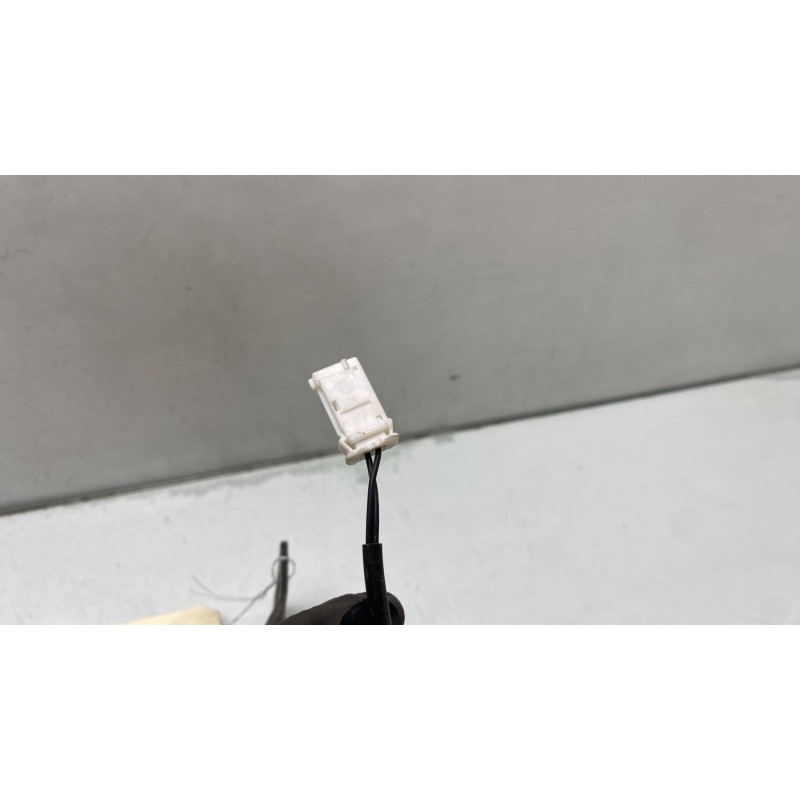 Attache ceinture arriere gauche PEUGEOT 308 2 Photo n°4
