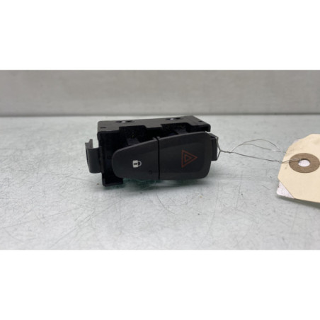 Bouton de warning RENAULT MEGANE 3 Photo n°1