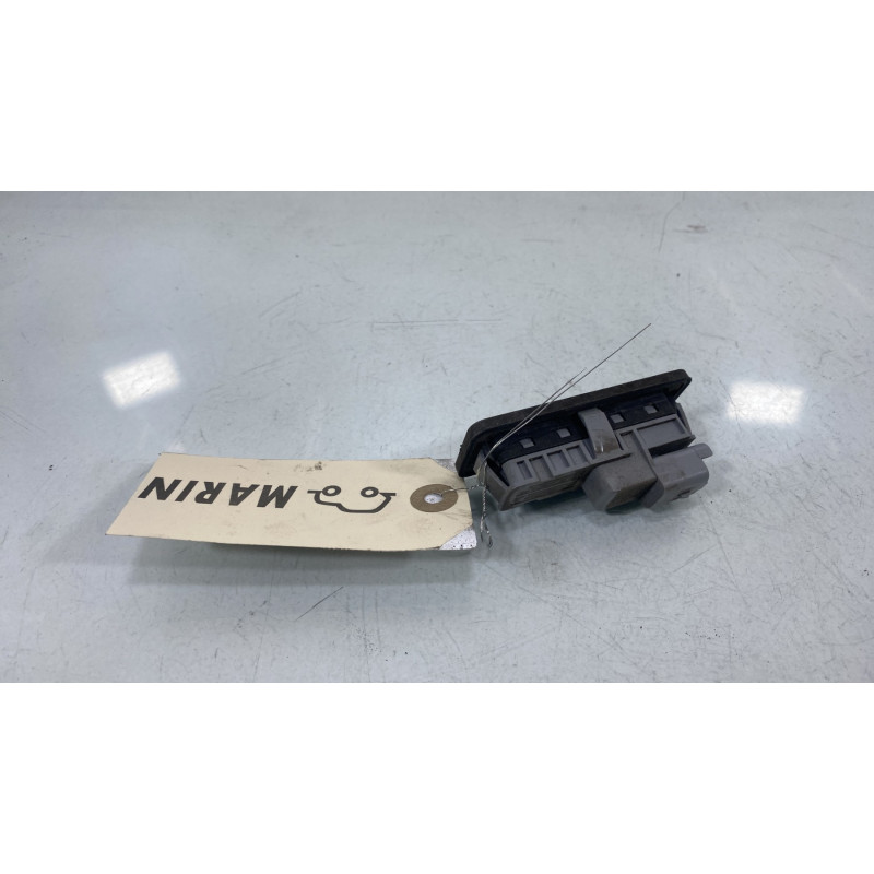 Bouton de coffre RENAULT MEGANE 4 Photo n°3