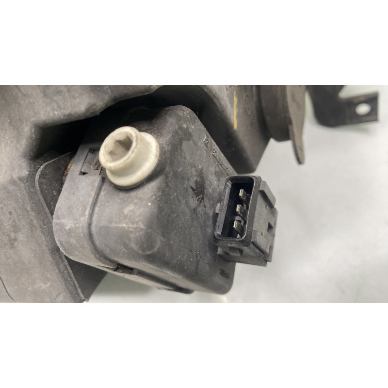 Optique avant principal droit (feux)(phare) VOLKSWAGEN FOX Photo n°4