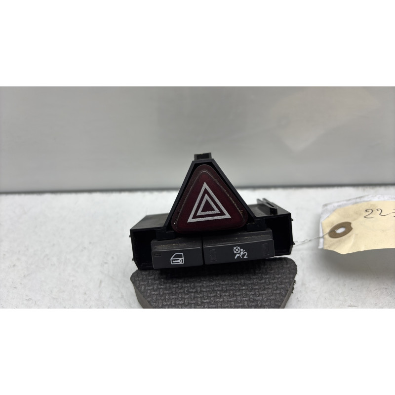 Bouton de warning OPEL CORSA D Photo n°1