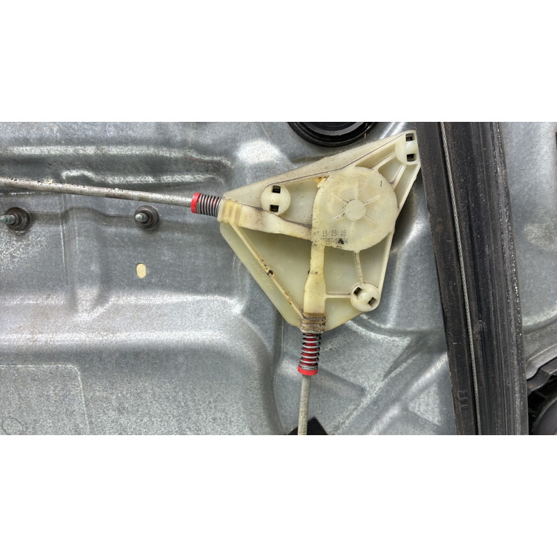Leve vitre electrique avant droit VOLKSWAGEN POLO 4 Photo n°3