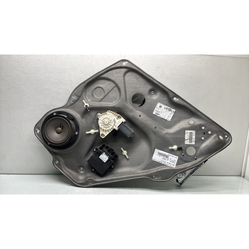 Leve vitre electrique arriere droit MERCEDES CLASSE A 169 Photo n°1