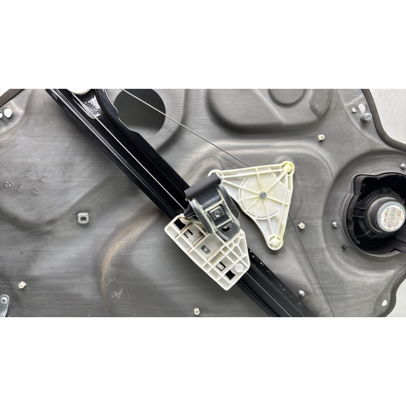Leve vitre electrique arriere droit MERCEDES CLASSE A 169 Photo n°4