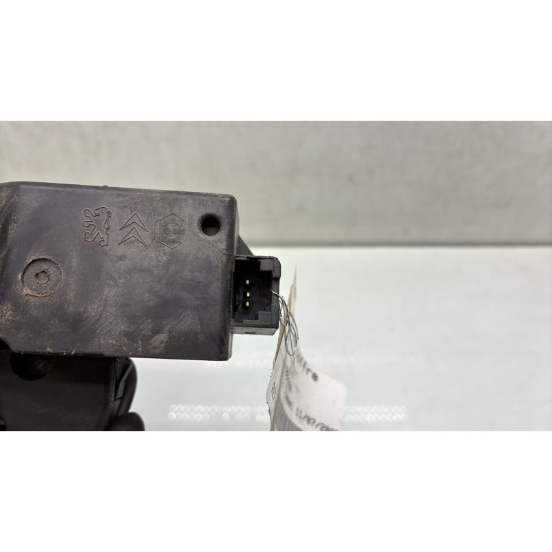 Serrure de coffre PEUGEOT 607 Photo n°4