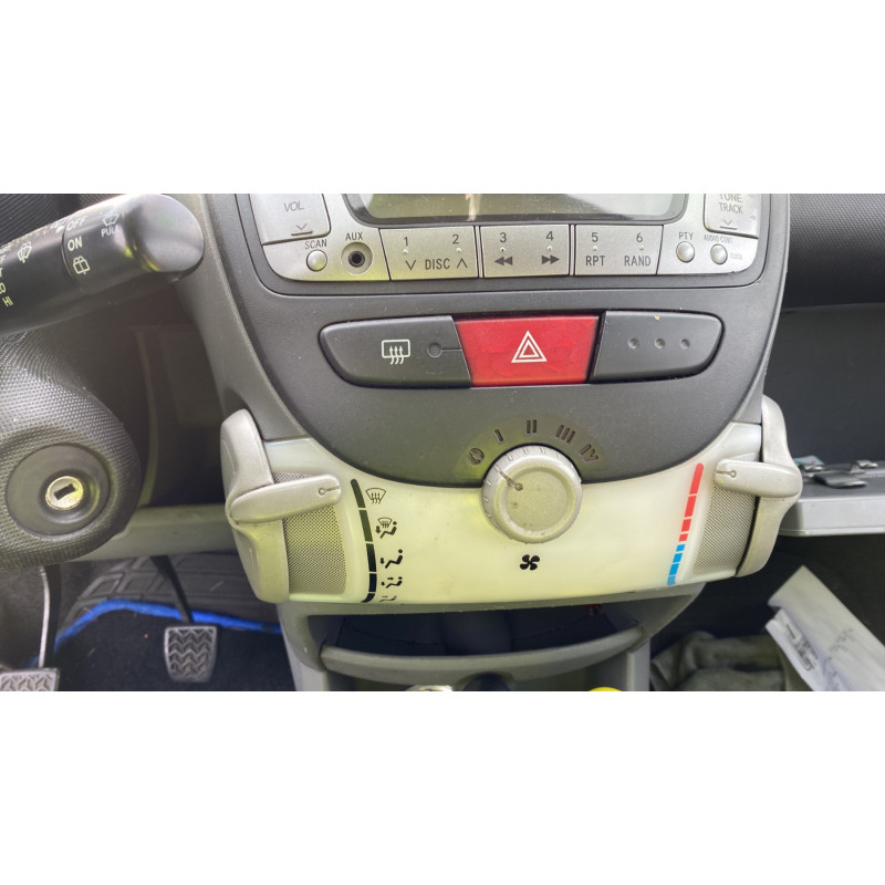 Interrupteur de leve vitre avant droit PEUGEOT 107 Photo n°19