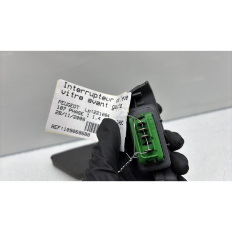 Interrupteur de leve vitre avant gauche PEUGEOT 107