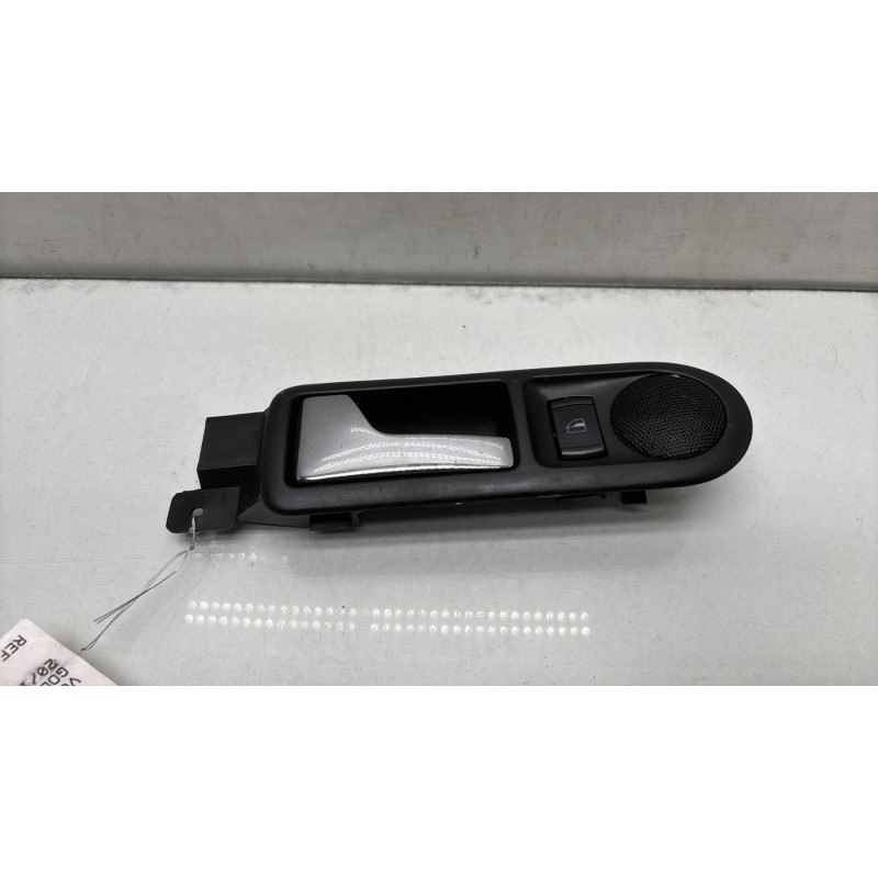 Poignee interieur arriere gauche VOLKSWAGEN GOLF 4 Photo n°1