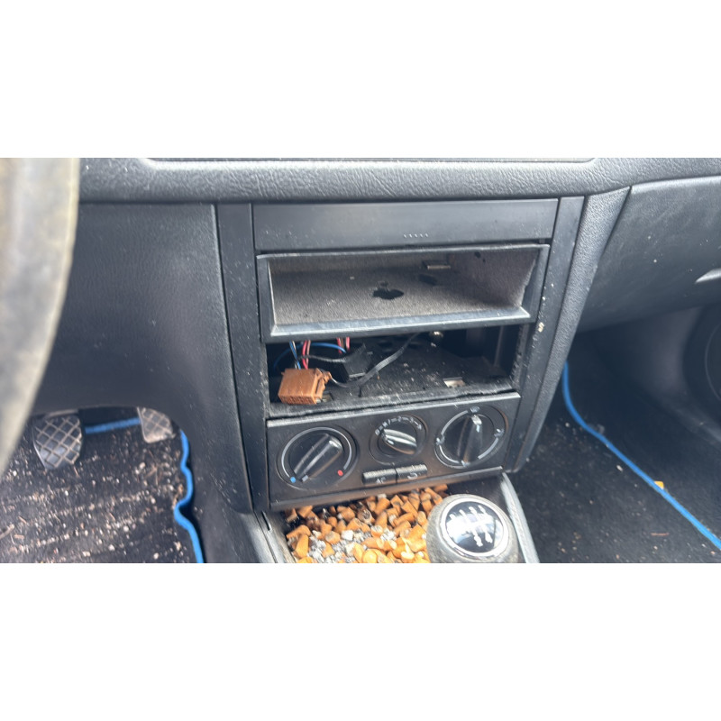 Poignee interieur arriere gauche VOLKSWAGEN GOLF 4 Photo n°20