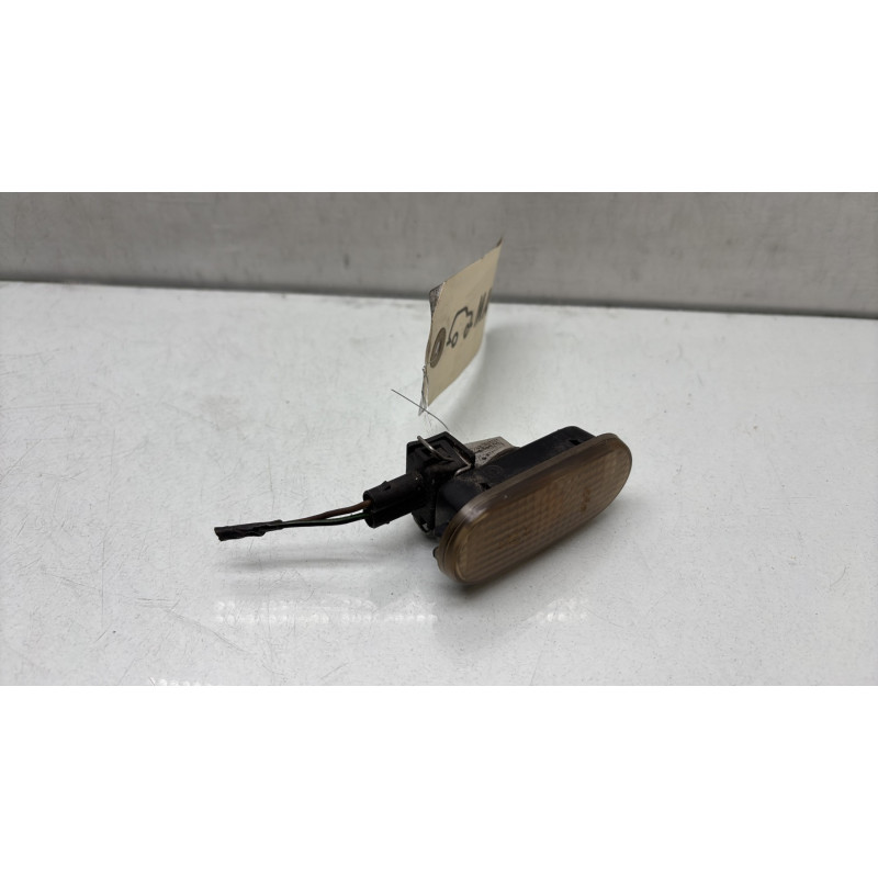 Repetiteur clignotant avant droit  (Feux) VOLKSWAGEN GOLF 3 Photo n°3