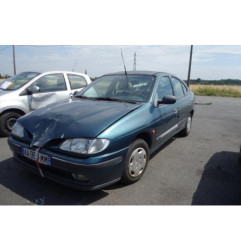 Pare choc arriere RENAULT MEGANE 1