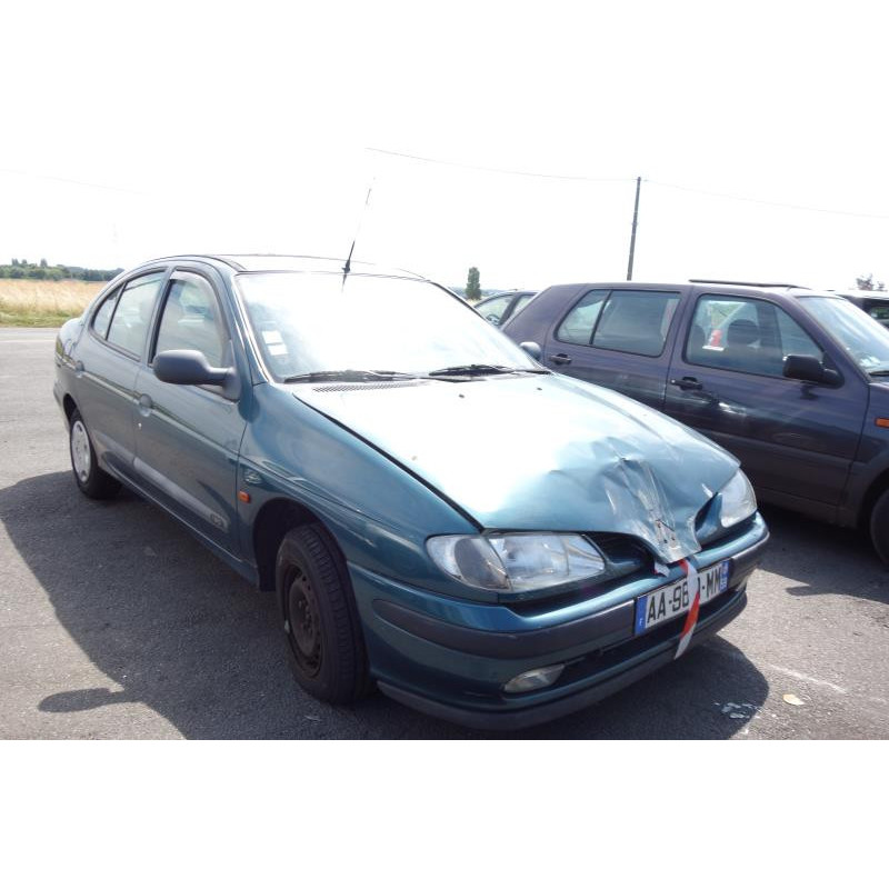 Pare choc arriere RENAULT MEGANE 1 Photo n°21