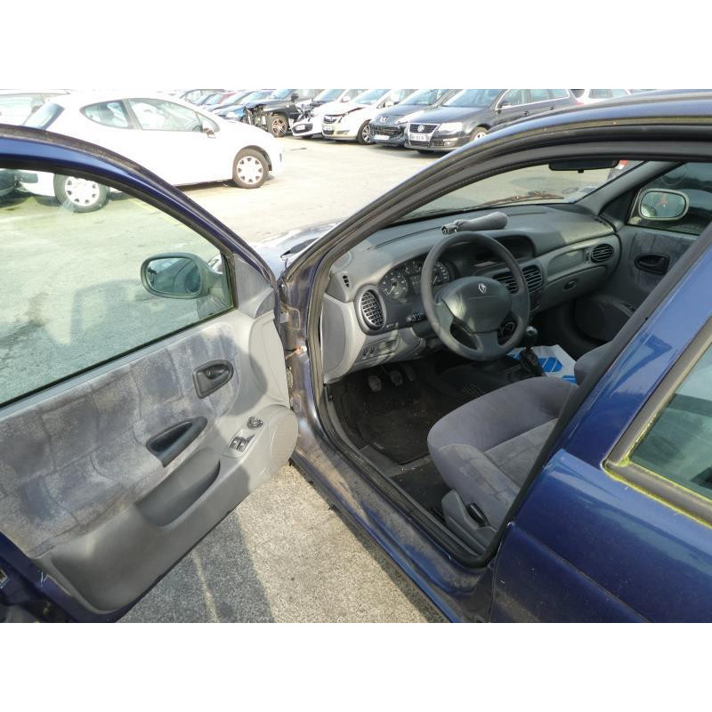 Pare choc arriere RENAULT MEGANE 1 Photo n°27