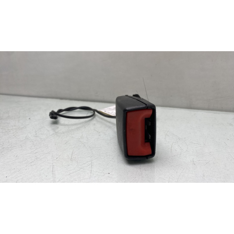Attache ceinture arriere droit OPEL CORSA E Photo n°2