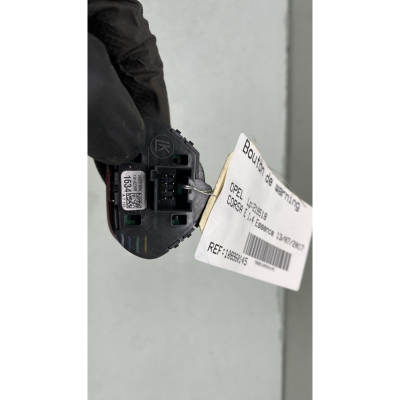 Bouton de warning OPEL CORSA E Photo n°3