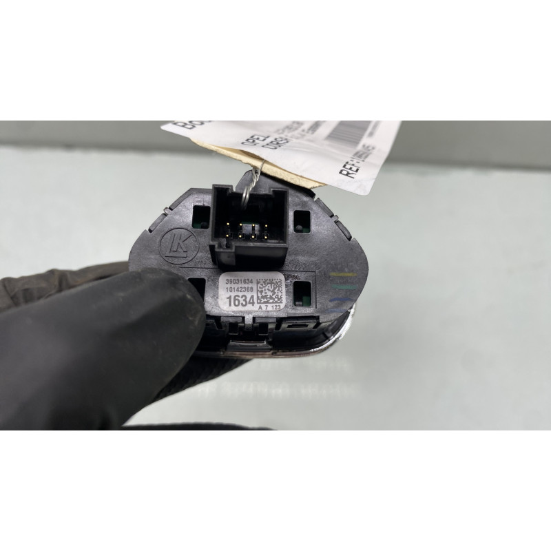 Bouton de warning OPEL CORSA E Photo n°4