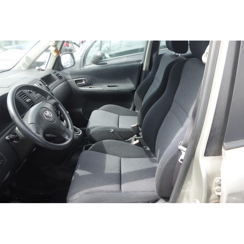 Compresseur clim TOYOTA COROLLA VERSO 1 Photo n°17