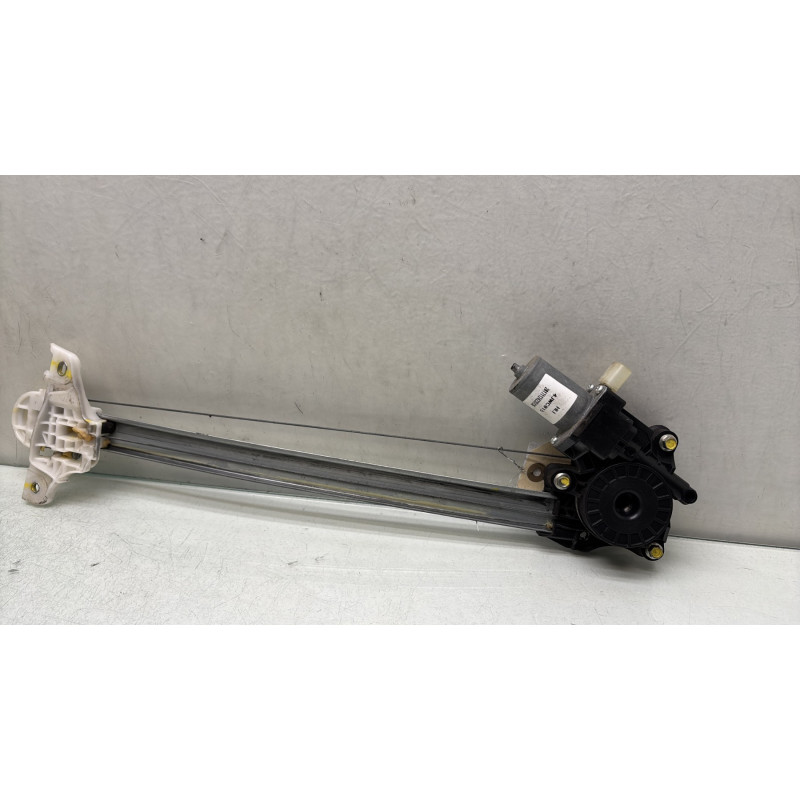 Leve vitre electrique arriere droit SUZUKI BALENO 2 Photo n°1